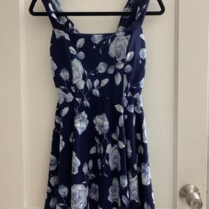 Great condition blue floral dress !!